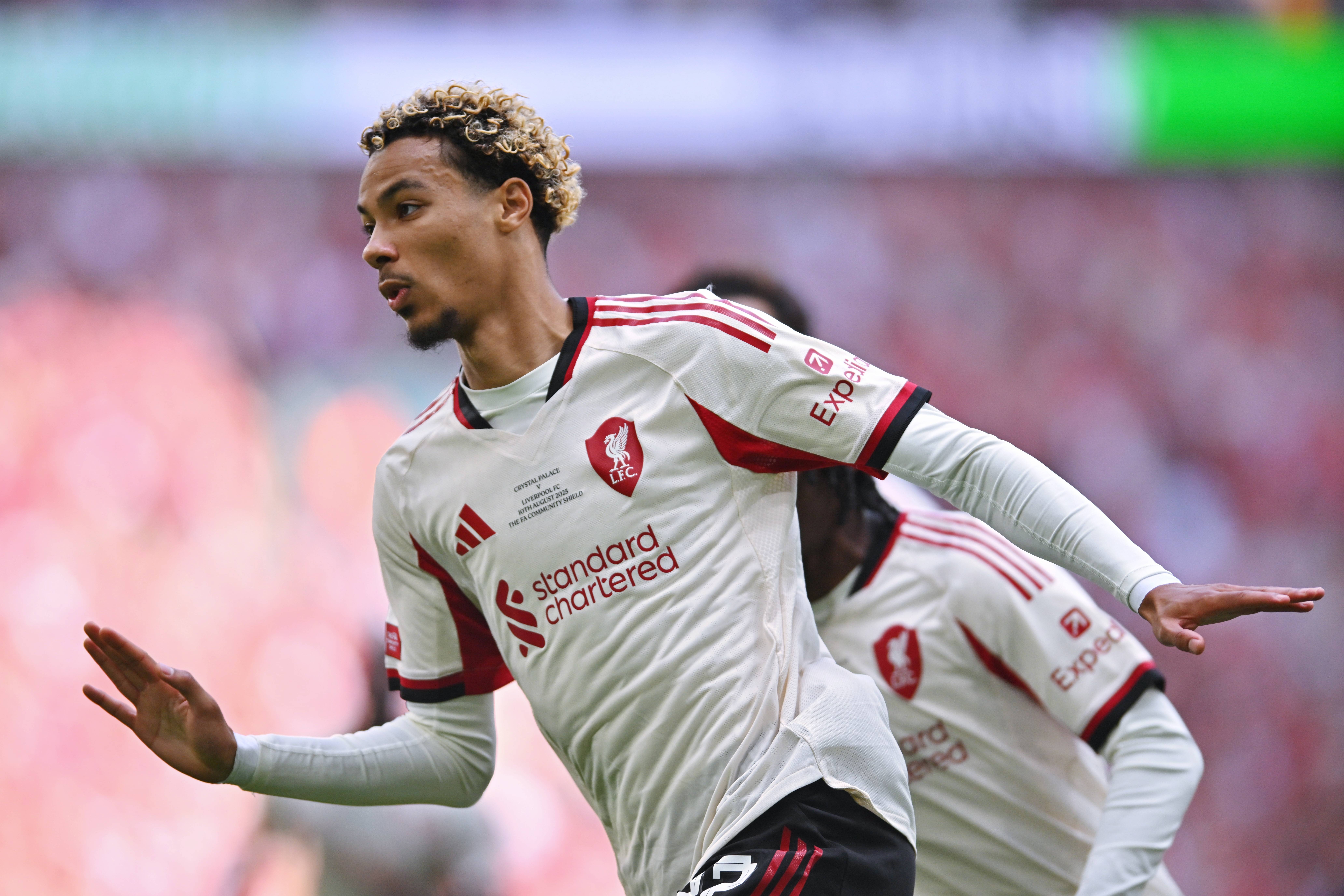 关于社区盾倒计时；利物浦今晚单刀错失；细节引发关注；球迷炸锅；年轻球员得到机会的信息